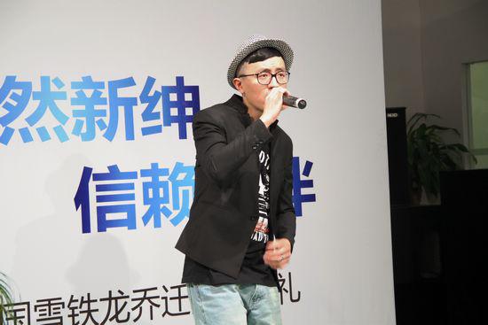 歌手表演